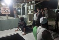 Di Duga mabuk ,seorang pria tak di kenal ngamuk bawa sajam dan gegerkan warga jalan kenan sandan.