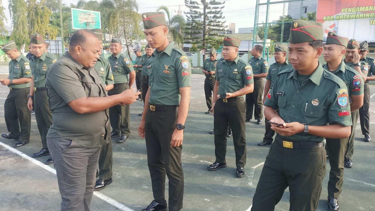 Antisipasi Judi Online,Kodim 1015/Sampit Laksanakan Pemeriksaan HP Anggota.
