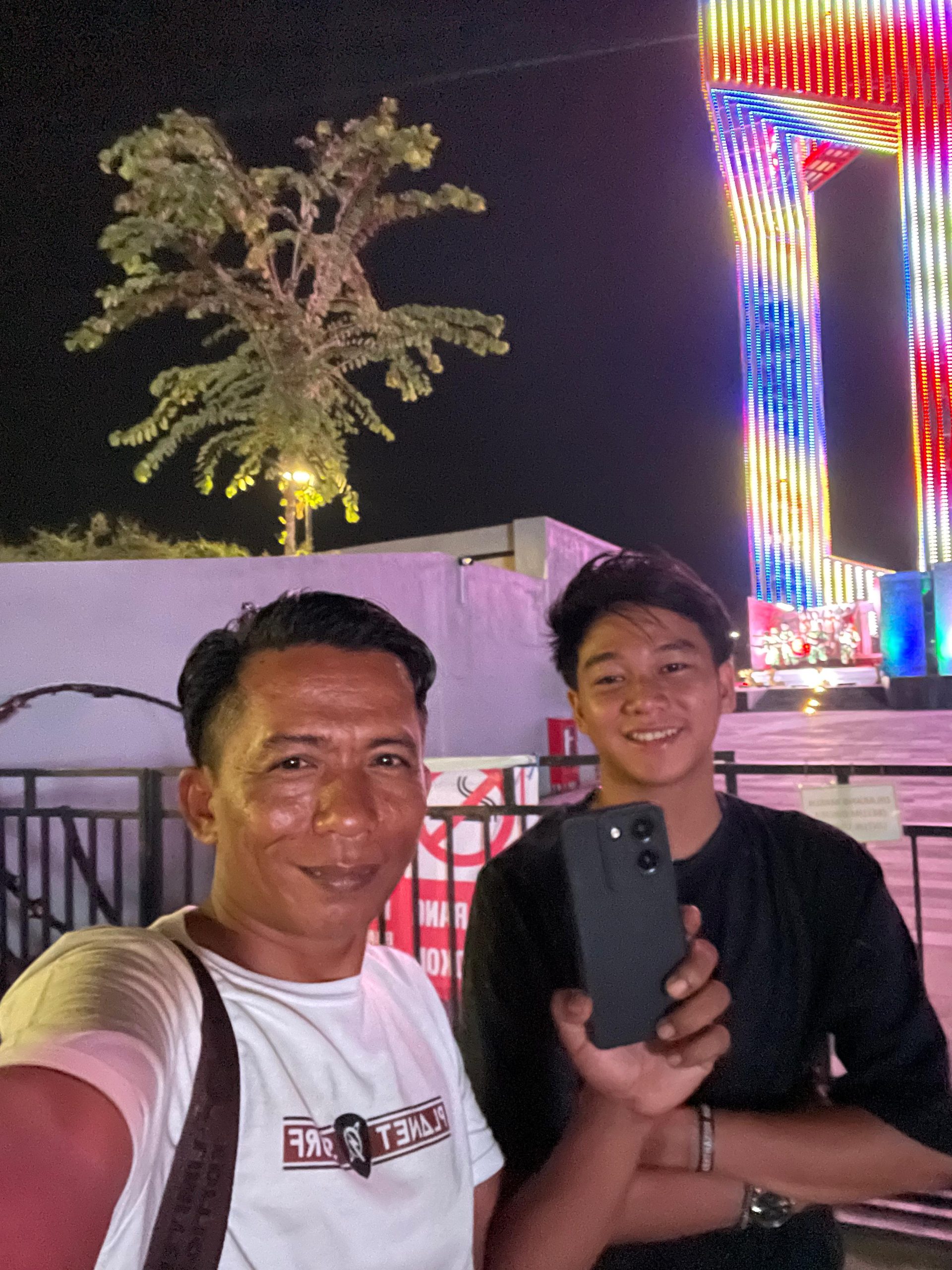 Bundaran Besar Palangkaraya, Daya Tarik Wisata Malam yang Ramai Dikunjungi.