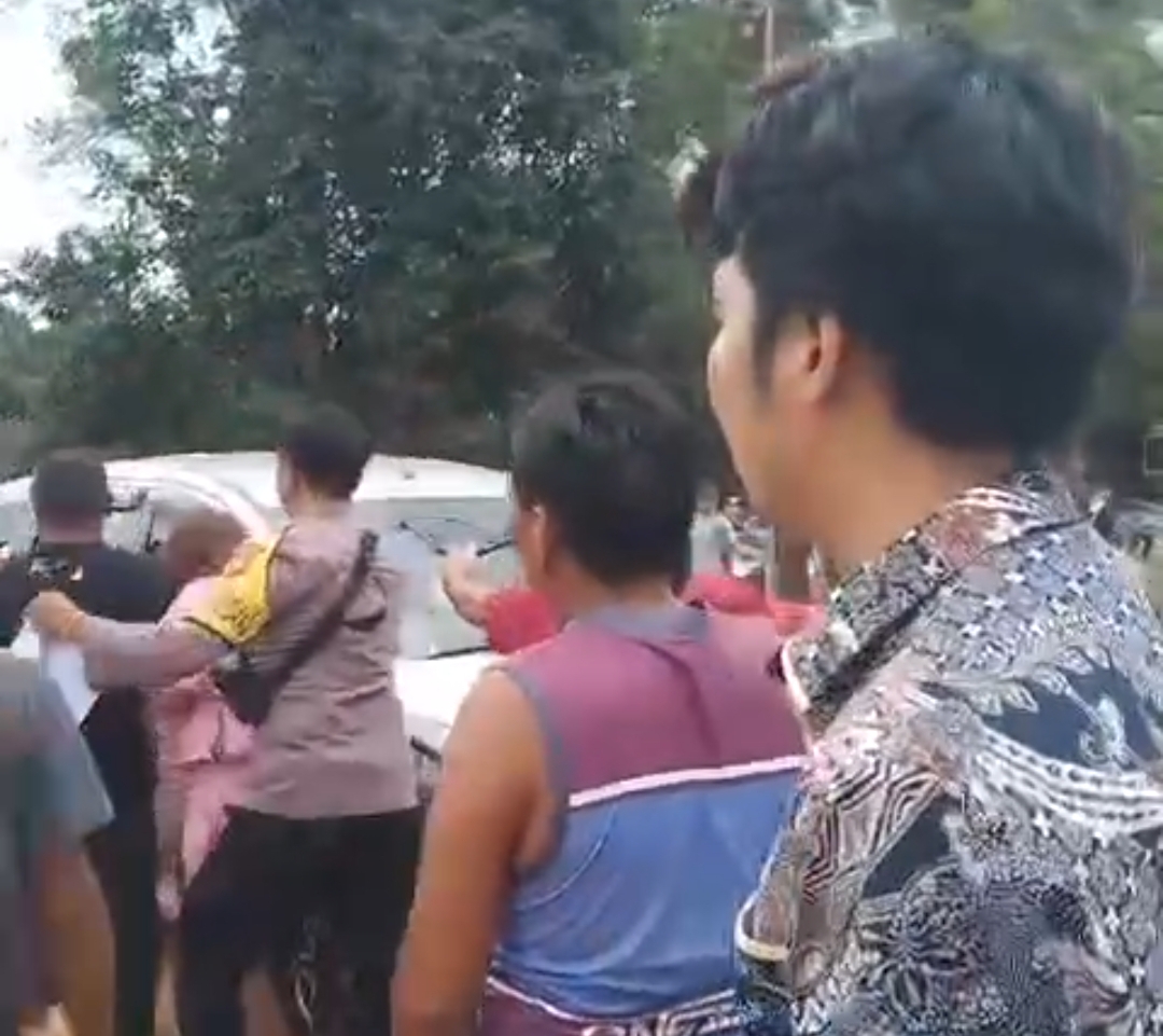 Pria Nyaris Babak Belur Diamuk Masa Saat Kepergok Bobol Warung di Rubung Buyung