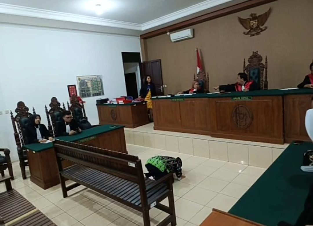 Mantan Kadishub Kotim Sujud Syukur Setelah Divonis Bebas,Terkait Kasus Tipikor Parkir Di PPM Sampit.