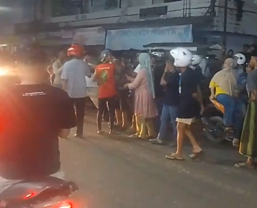 Maling Di Amuk Warga di pasar Belauran Sampit