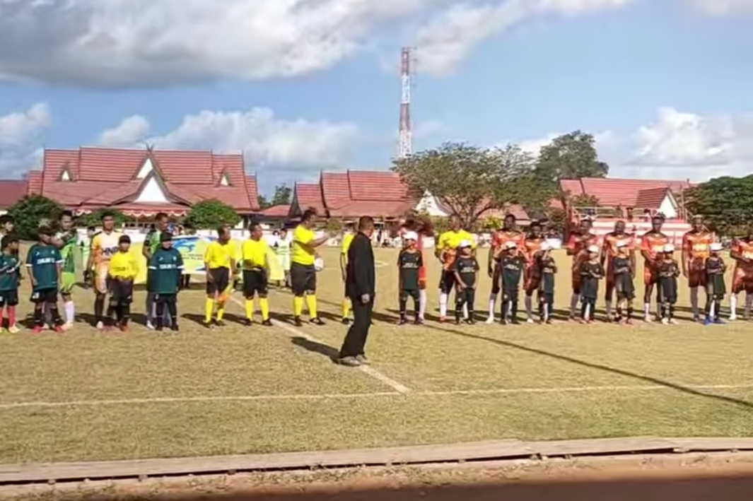 Pertandingan Persahabatan Asing All Star Vs Sampit Selection Di Stadion 29 November sampit
