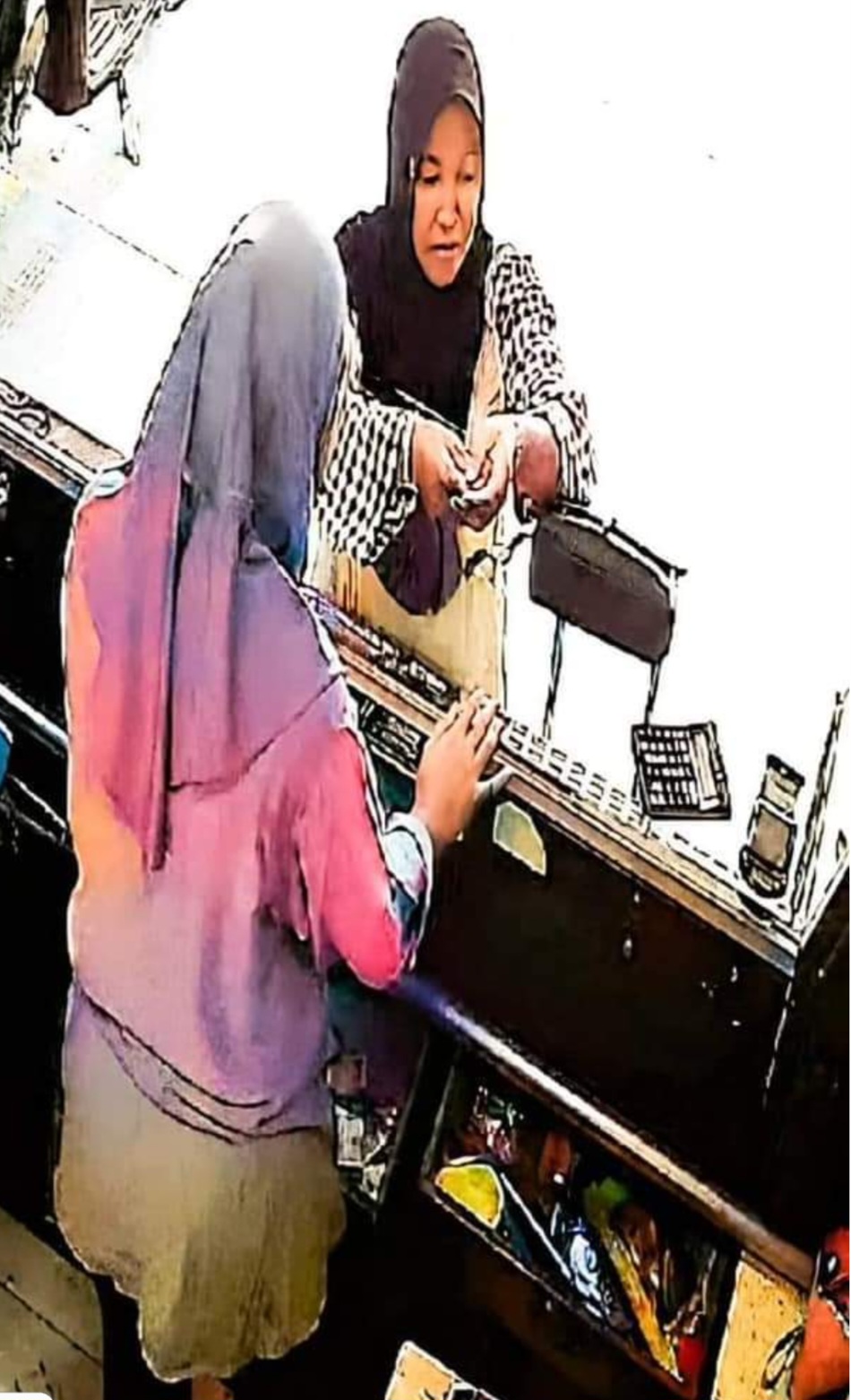 Terekam Kamera CCTV, Seorang Ibu Berkerudung di BS Curi Gelang Emas, Begini Modusnya