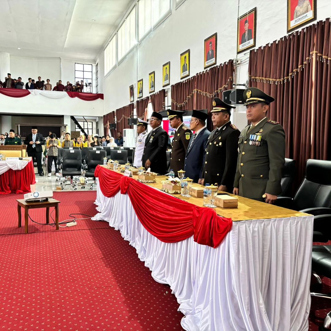 Komandan Kodim 1015/Sampit Hadiri Rapat Paripurna Pengambilan Sumpah/Janji Anggota DPRD Seruyan.