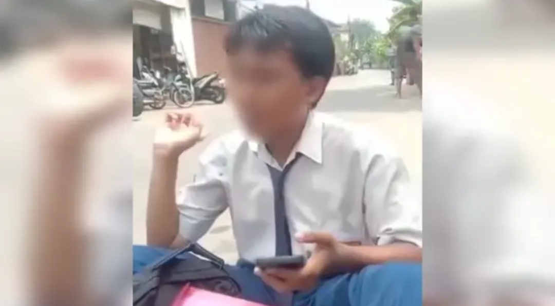 Pelajar Smp Menangis  Gegara Motornya Di Tukar Map Kosong Oleh Pria Tak Di Kenal