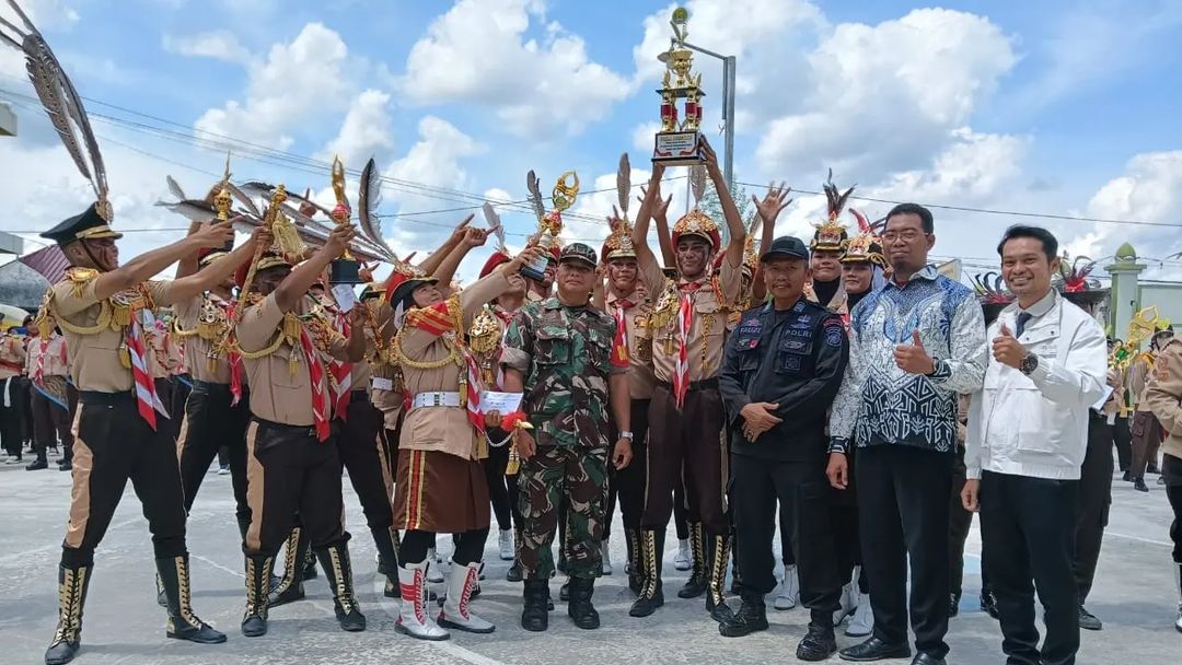 Babinsa Koramil 1015-04/Baamang Menjadi Juri Lomba Keterampilan Baris Berbaris Tingkat SMA/MA dan SLTP/MTs Se Kabupaten Kotim