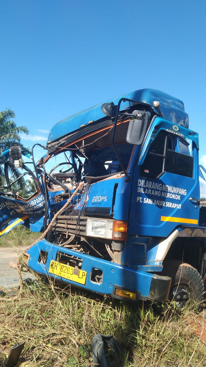 Tabrakan Maut di Karang Sari ,1 Korban Meninggal Dunia, 2 Korban Luka Parah