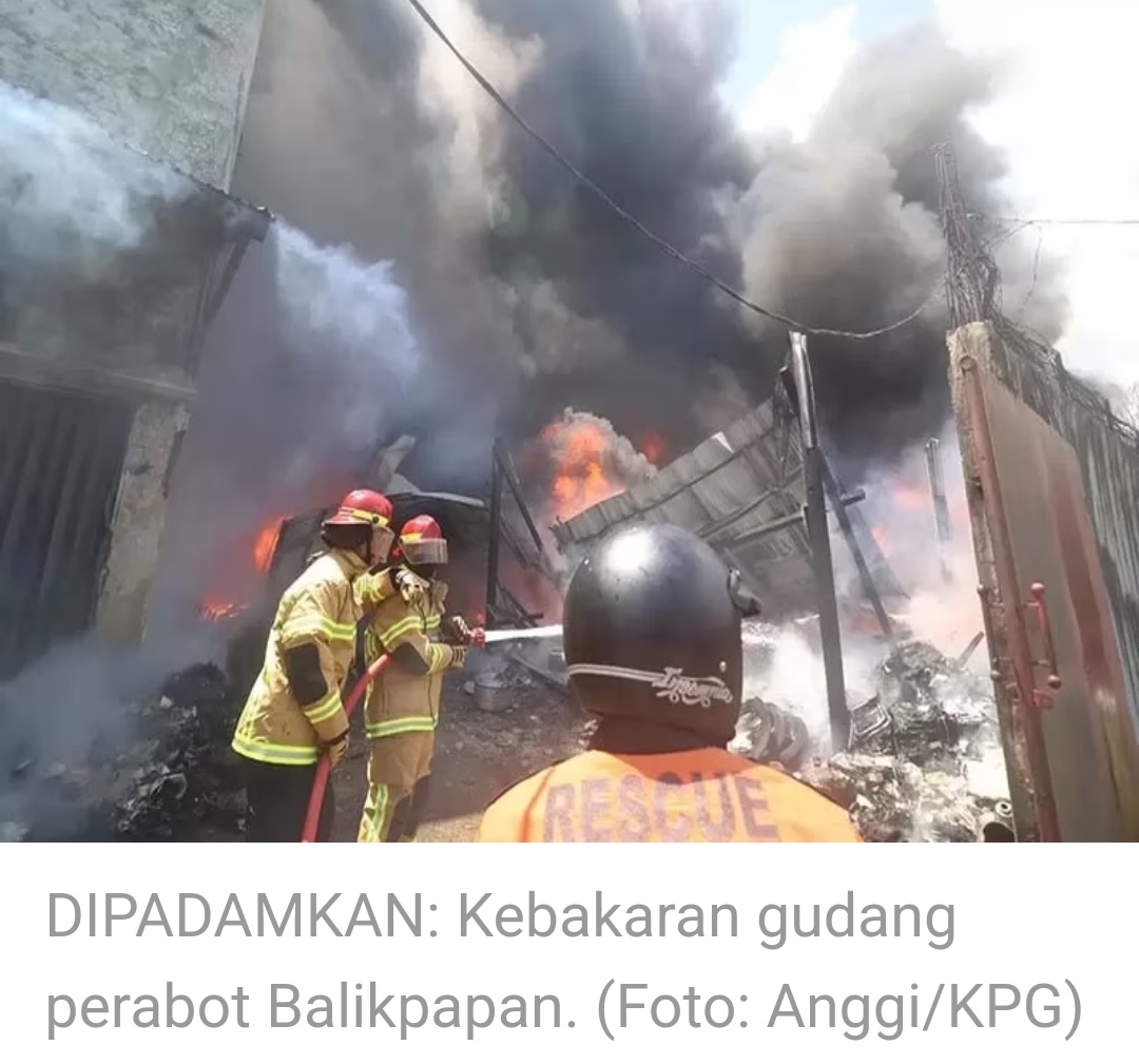 Kebakaran Hebat Hanguskan Gudang Perabotan, Pemilik Diperkirakan Rugi Ratusan Juta Rupiah