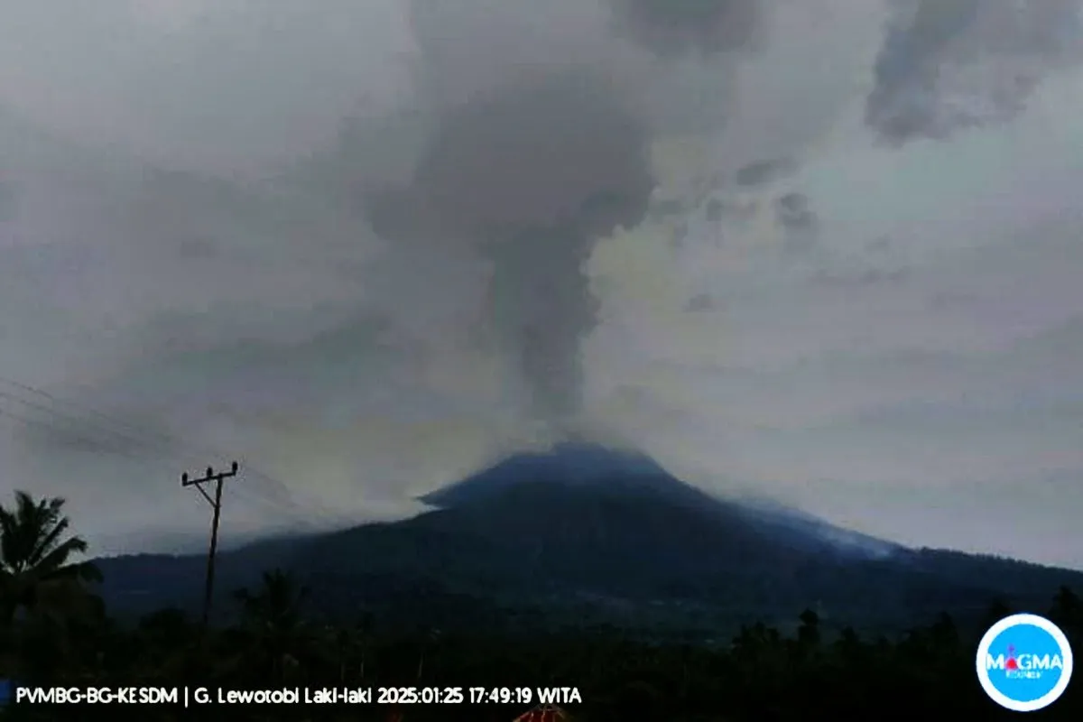 Peningkatan aktivitas gempa Gunung Lewotobi berpotensi memicu letusan