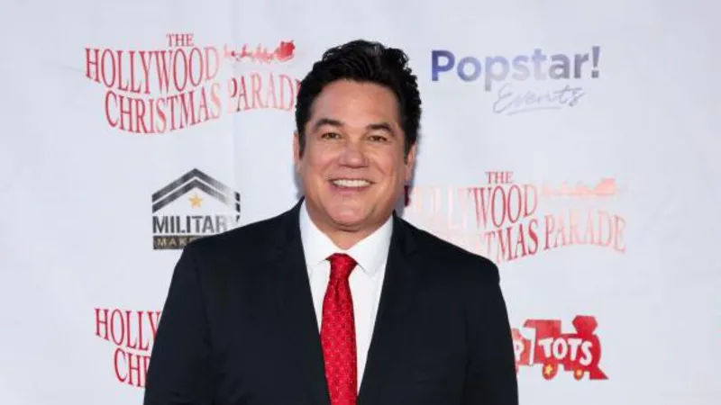 Mantan Aktor Superman Dean Cain Siap Jadi Agen ICE, Dukung Deportasi Massal Trump