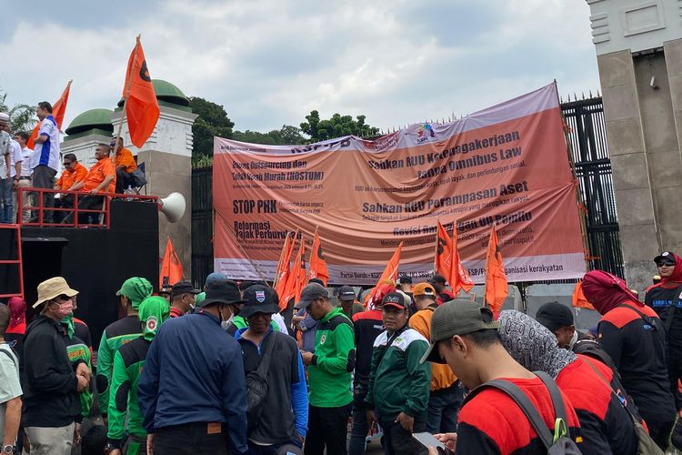 Demo Buruh dan Ormas Warnai Jakarta Hari Ini, 22 September