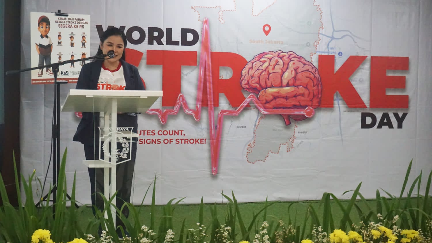Ketua Kawan Stroke Indonesia, Maria Sri Rosa Sinta, menyampaikan pentingnya mengenali gejala dini stroke dalam peringatan World Stroke Day 2025 bertema Every Minutes Count di Kantor Walikota Jakarta Selatan.