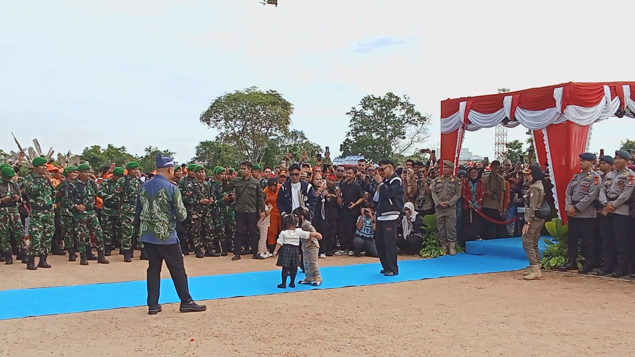 Artis Tabola Bale Hibur Warga Sampit: Chesylino dan Mayder Samuel Sukses Buat Warga Bergoyang!