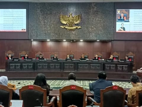 MK Nyatakan Gugatan Roy Suryo dkk Soal KUHP dan UU ITE Tidak Jelas