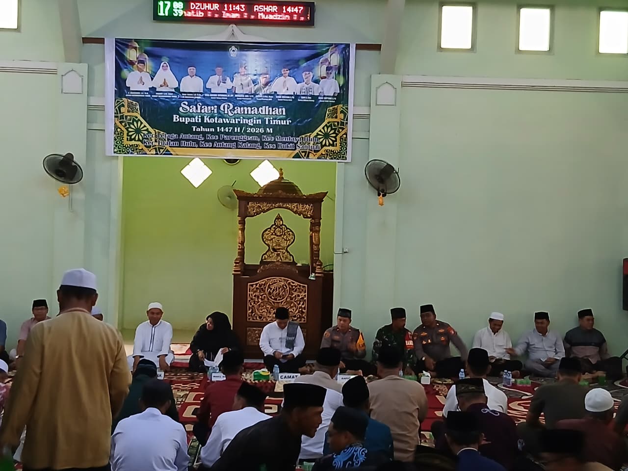Safari Ramadhan di Telaga Antang, Wabup Kotim Serahkan Bantuan untuk Warga dan Masjid Babussalam