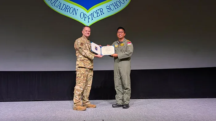 Rampungkan Pendidikan di AS, Perwira TNI AU Sabet Penghargaan Bergengsi ‘Distinguised Graduate’