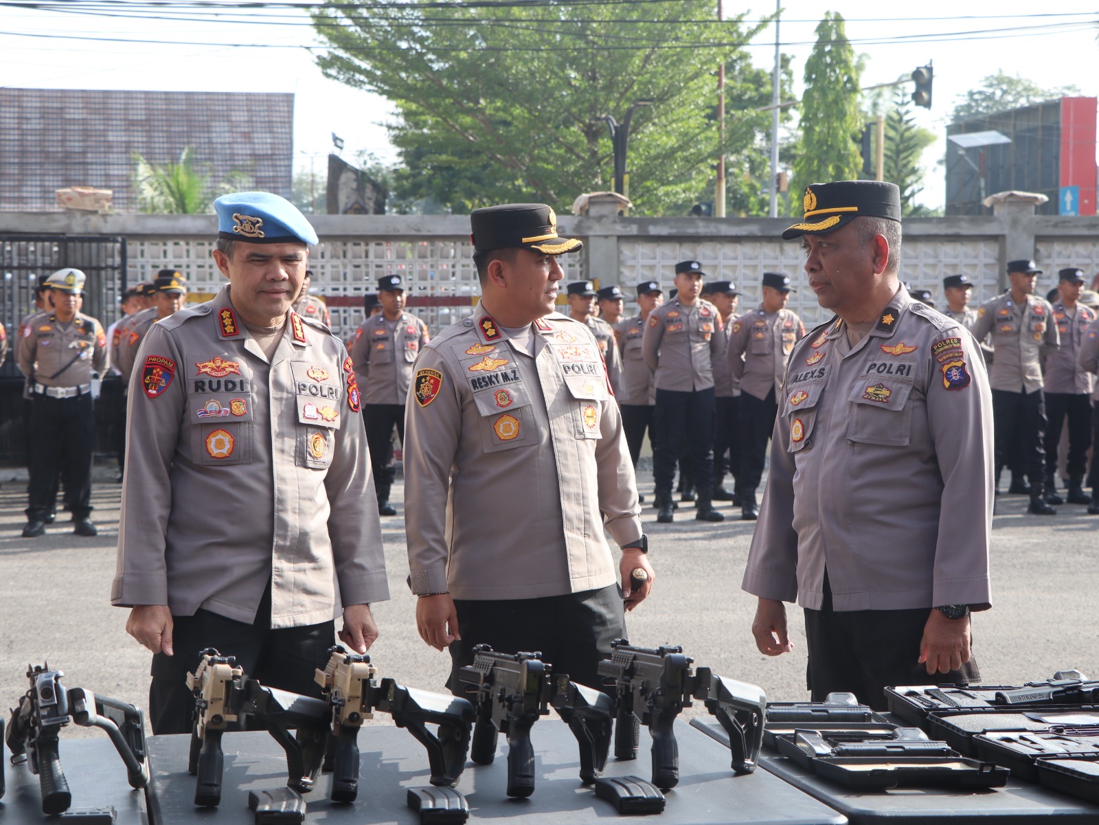 Bidpropam Polda Kalteng Lakukan Pemeriksaan Senpi di Polres Kotim Dalam Rangkaian Supervisi