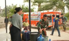 Kekeringan Melanda, Kodim 1015/Sampit Bersama Muhammadiyah Sampit Salurkan Air Bersih untuk Warga