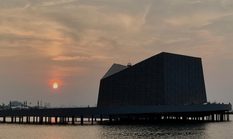 Kemegahan Masjid Apung Ancol, Salat dengan View Laut